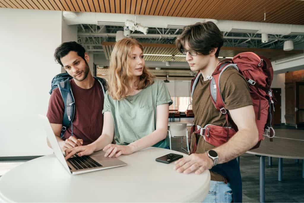 İngiltere üniversite başvuru süreci adım adım görseli, UCAS sistemi ve gerekli belgeler